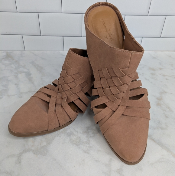 Universal Thread Brown Woven Suede Heels - Picture 1 of 4